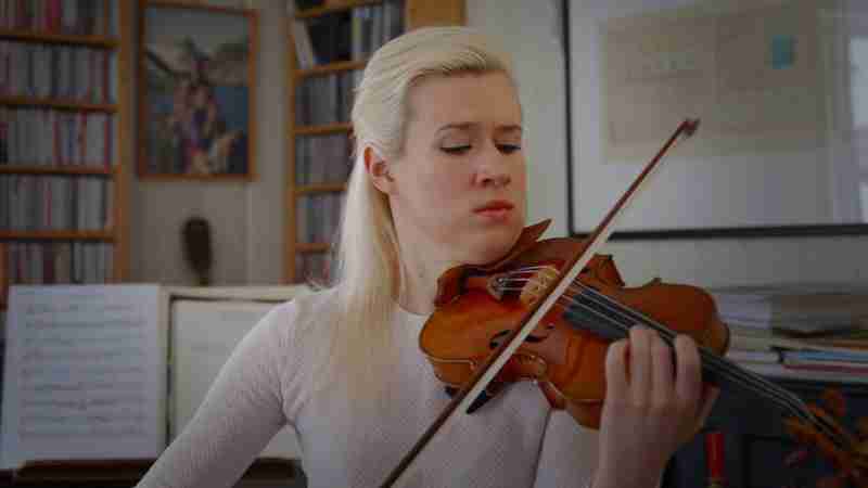 Eldbjørg Hemsing - Borgström violin concerto and Shostakovich violin concerto no. 1 (BIS records), Video Screenshot, tags: die - youtube